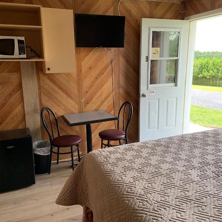 Motel & Chalets --Shefford-Waterloo- Habitation Forest Exterior foto