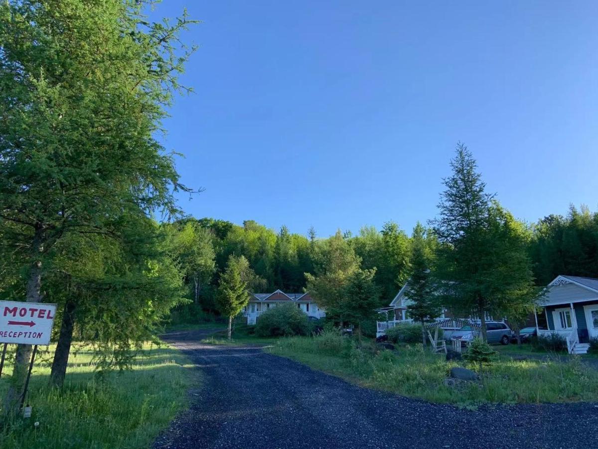 Motel & Chalets --Shefford-Waterloo- Habitation Forest Exterior foto