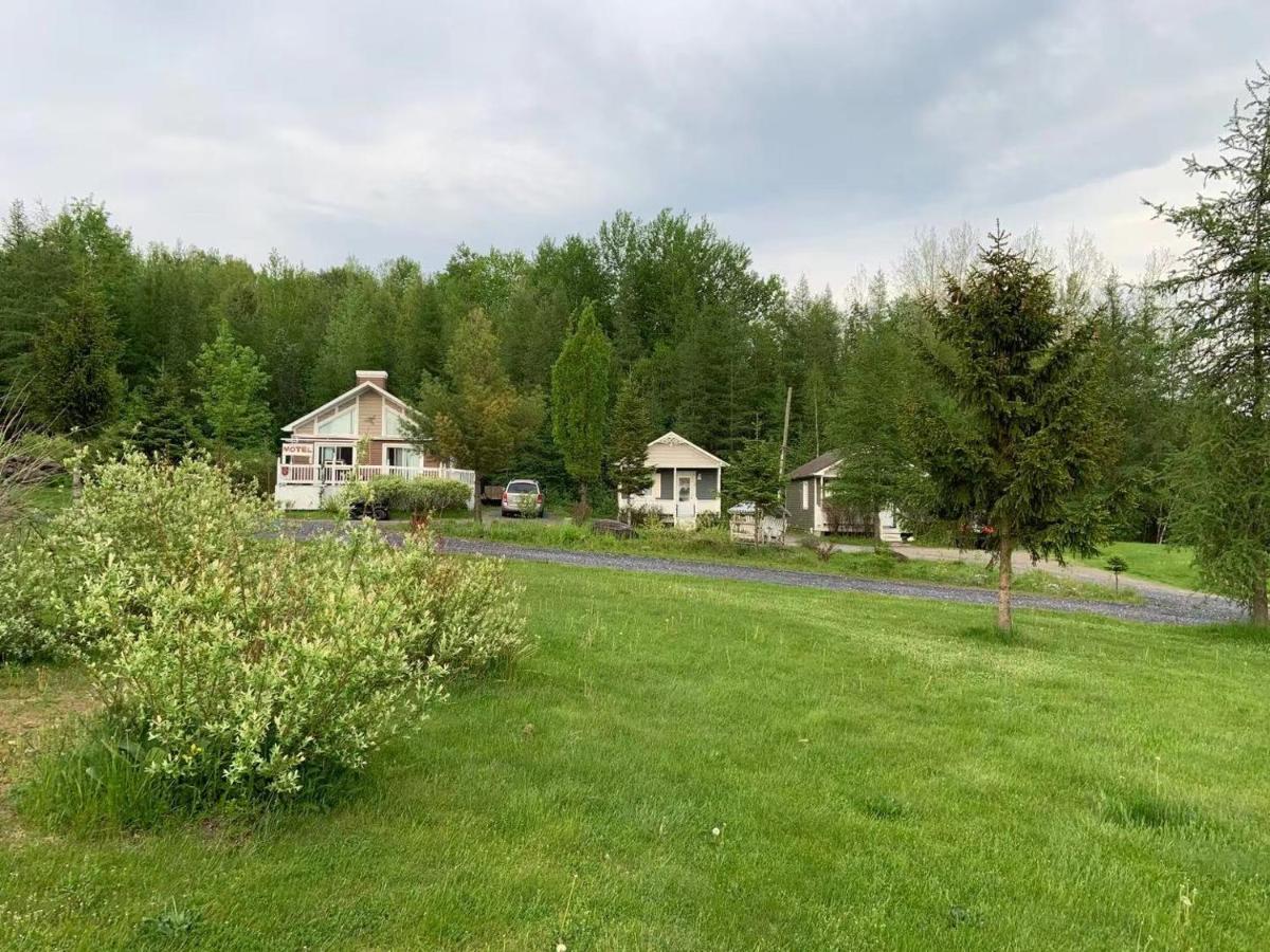Motel & Chalets --Shefford-Waterloo- Habitation Forest Exterior foto