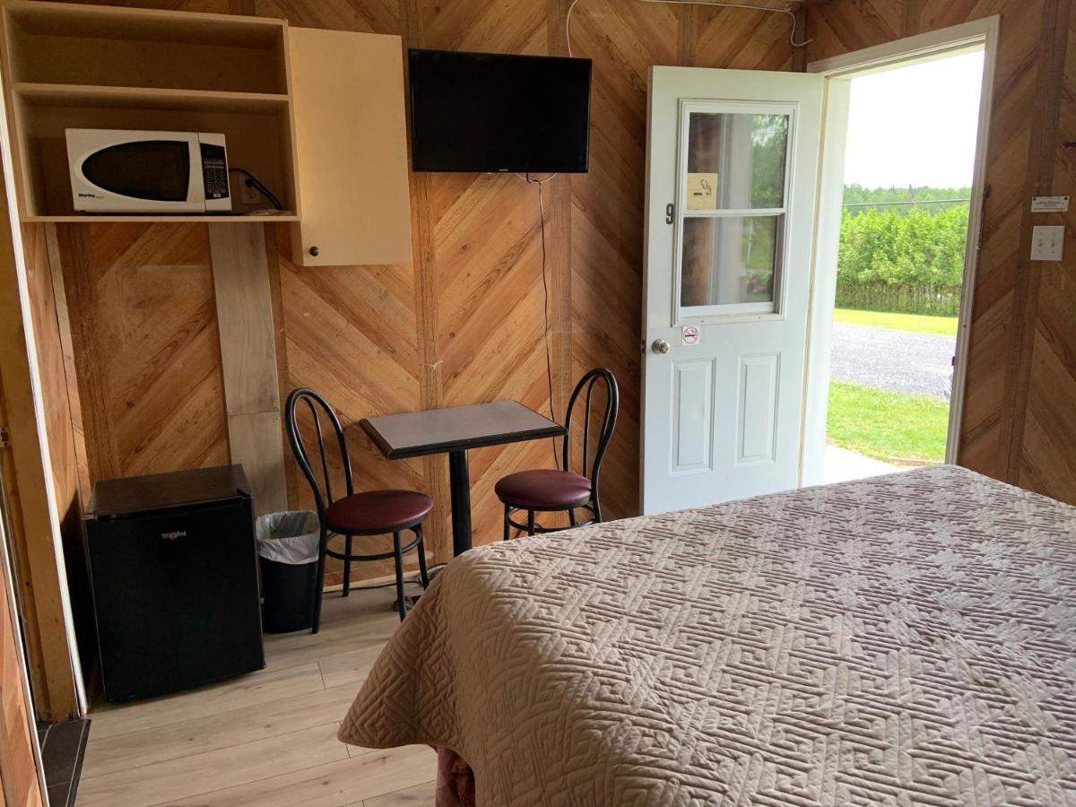 Motel & Chalets --Shefford-Waterloo- Habitation Forest Exterior foto